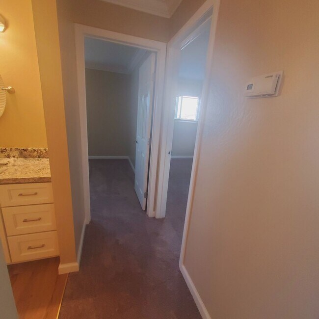 Building Photo - Sparkling Upgrades & Convenient Pleasant H...