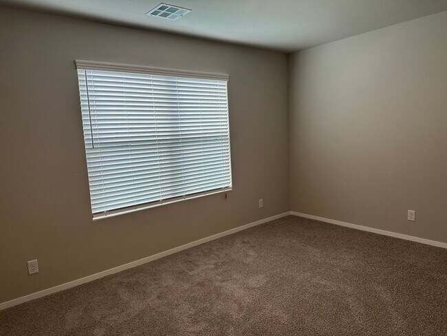 Building Photo - Quiet cul-da-sack - 3 bed 2 bath 2 car garage