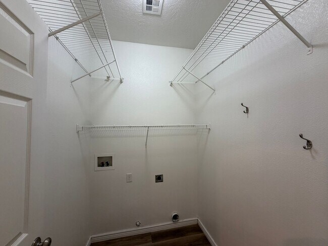 Building Photo - 519 Harvest Ln