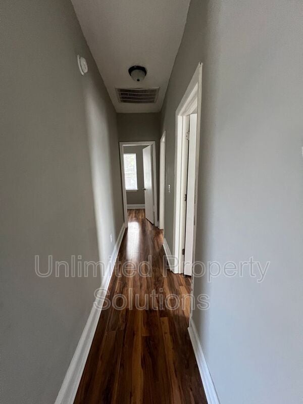 Building Photo - 214 S 13th St