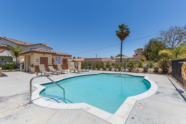 Building Photo - 327 Newbury Vista Ln