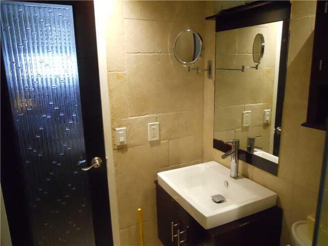 Building Photo - 5321 NE 24th Terrace