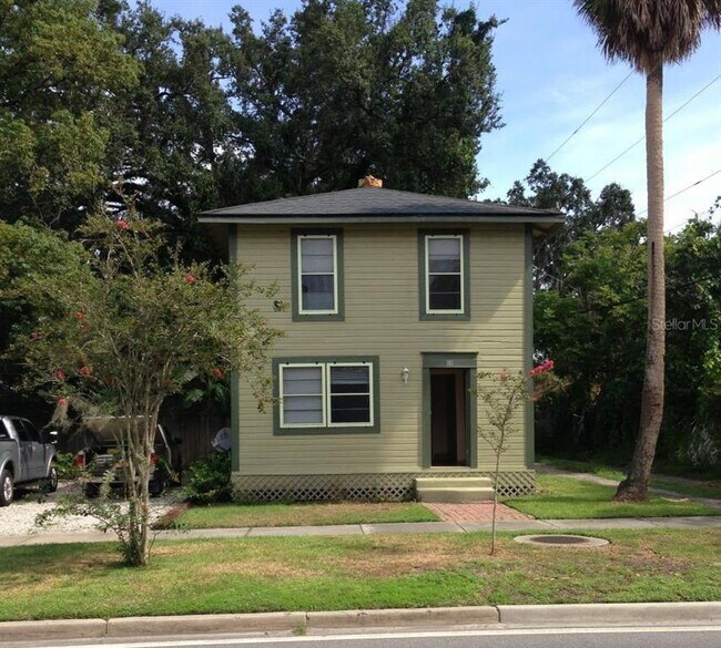 Building Photo - 110 W 13th St