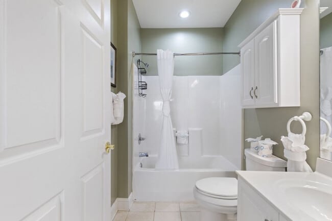 Building Photo - 4878 Dahlia Ct