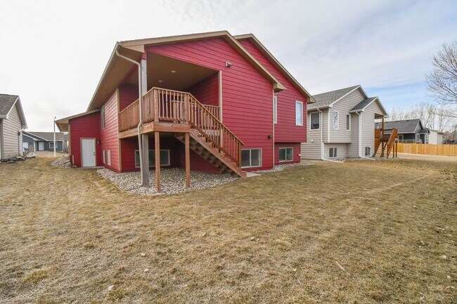 Building Photo - 5 Bedroom 3 Bathroom Single Family Home North Sioux Falls!