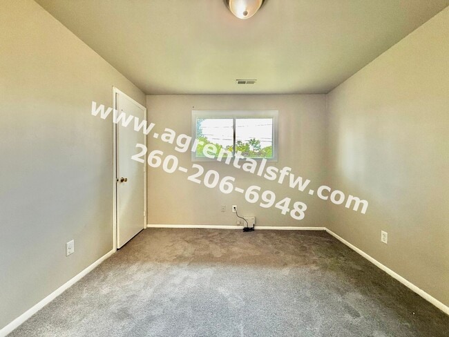 Building Photo - 4 bedroom House