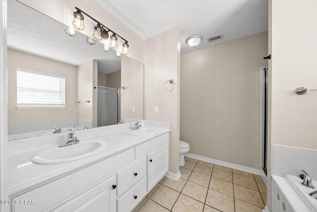 Building Photo - 615 Poinsettia Ct