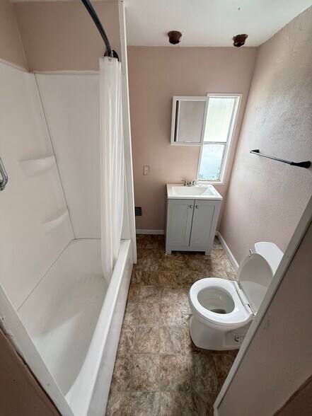 Building Photo - 920 Boardwalk Ln