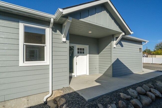 Building Photo - 4283 N Stout Ct