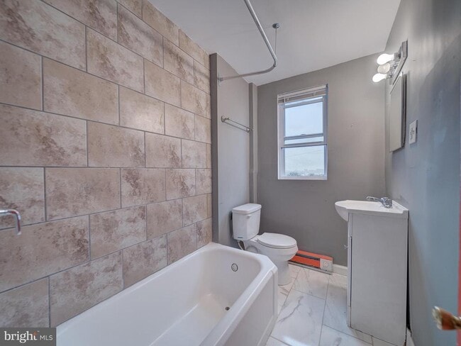Building Photo - 2047 Griffis Ave