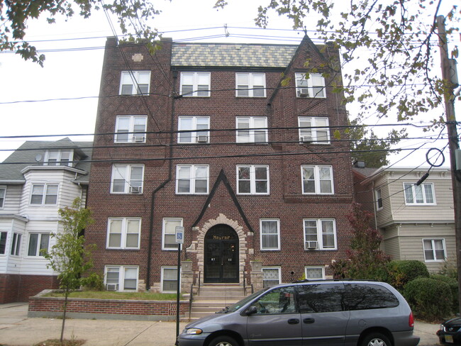 Primary Photo - Mayfair Apartments