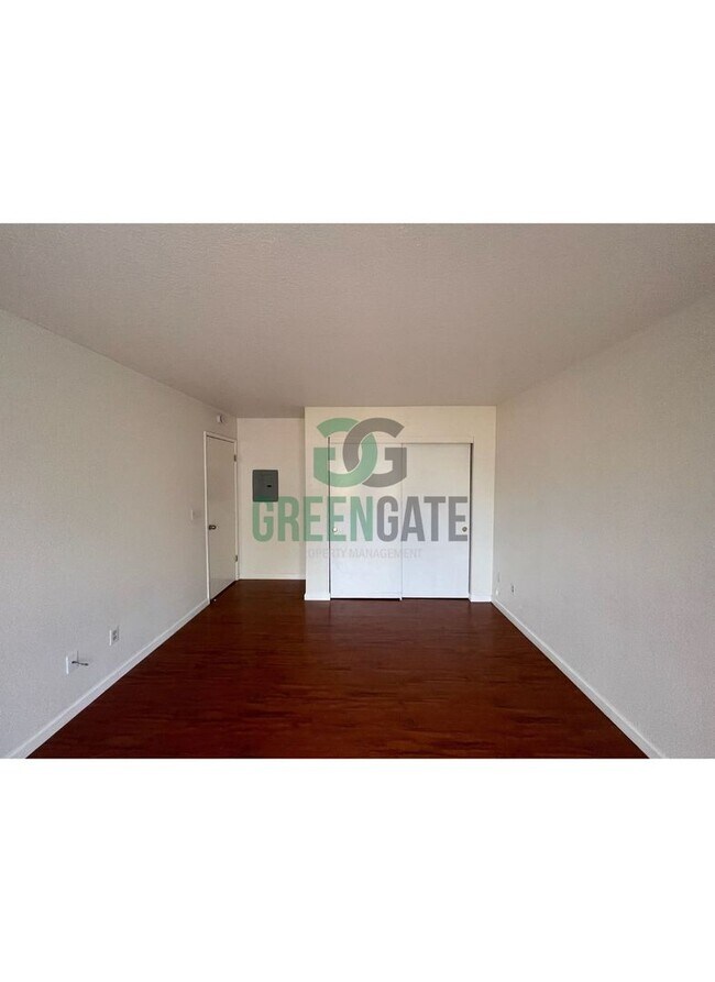 Building Photo - 177-179 Manzanita Lane