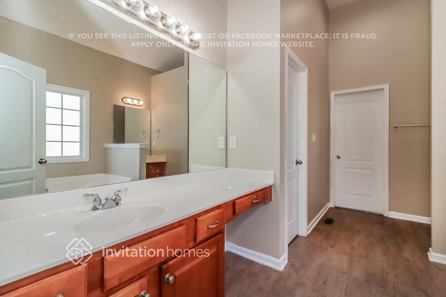 Building Photo - 200 Autumn Creek