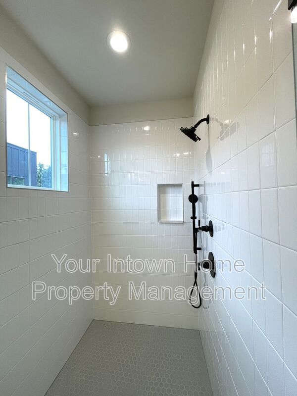 Building Photo - 1133 Kinght Walk