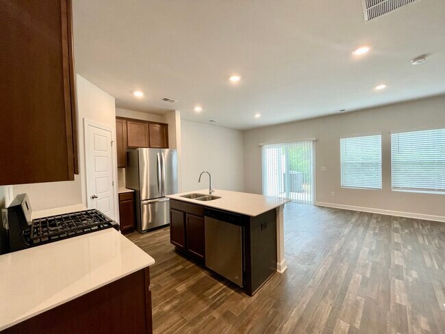 Building Photo - 614 Reese Ln