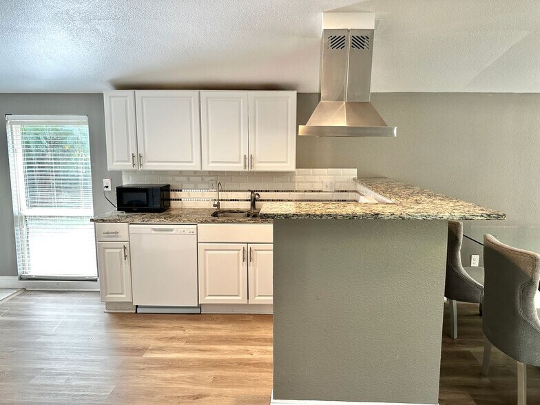 Building Photo - 1716 W Mayfield Rd