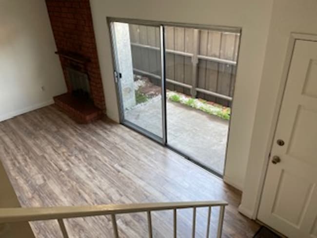 Building Photo - DEPOSIT MOVE IN SPECIAL! 2 BED 1.5 BATH TO...