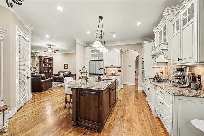 Building Photo - Lease OR Lease to Own