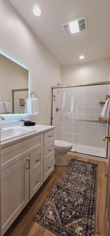 Building Photo - 731 W 6th S St