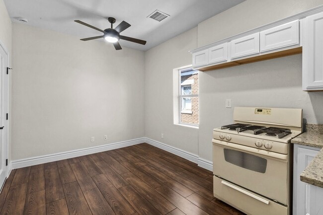 Building Photo - Yandell Units