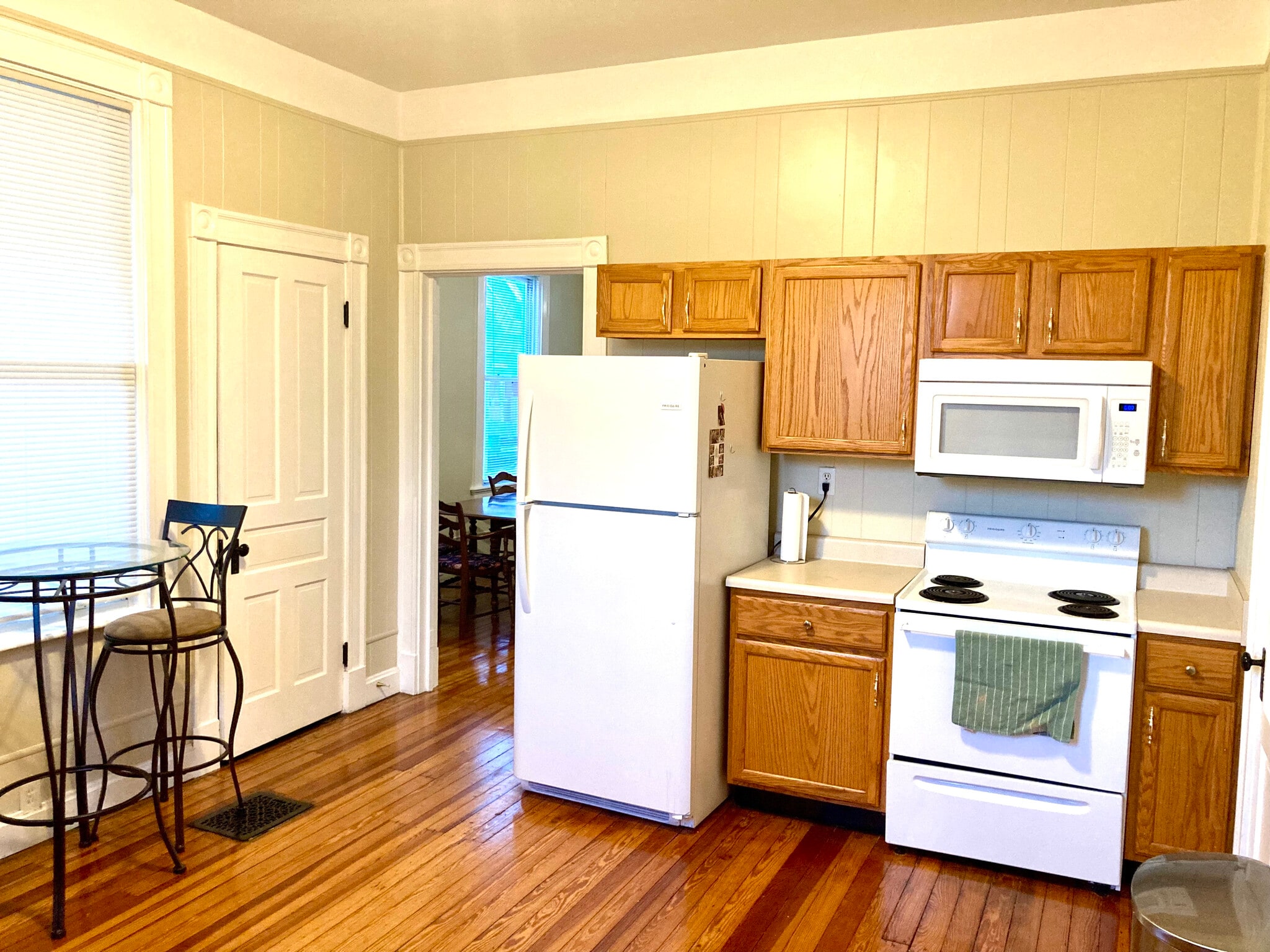 Building Photo - 222 E 18th St