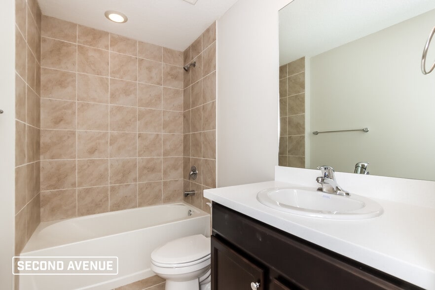 Building Photo - 1576 Summit Rd