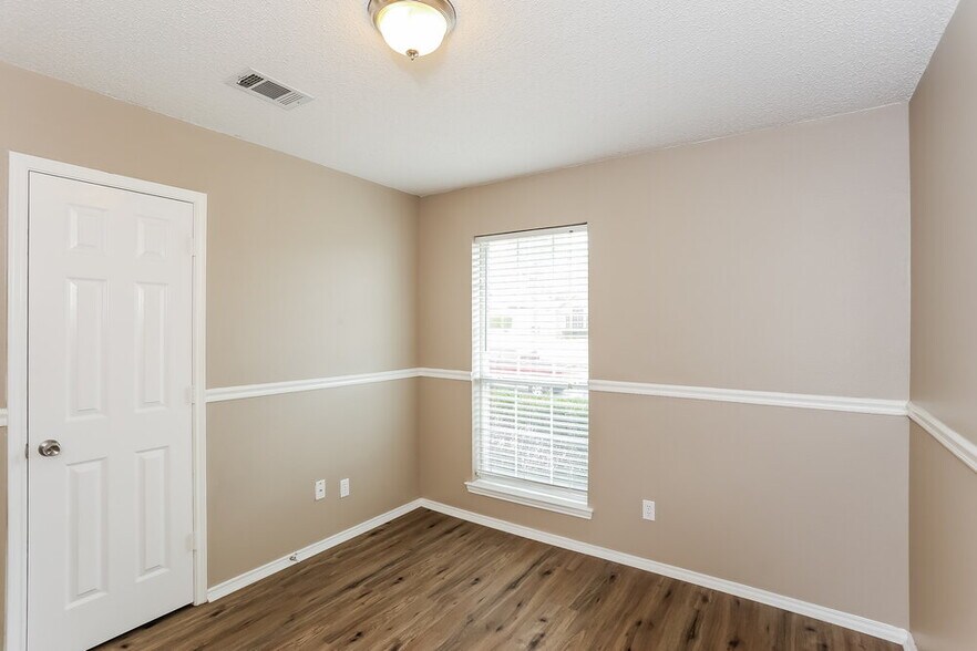 Building Photo - 1322 Riverview Ln
