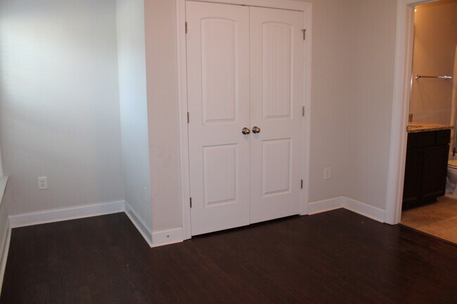 Building Photo - 241 Vinewood Pl