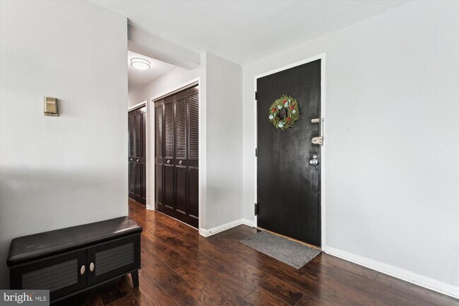 Building Photo - 10201 Grosvenor Pl