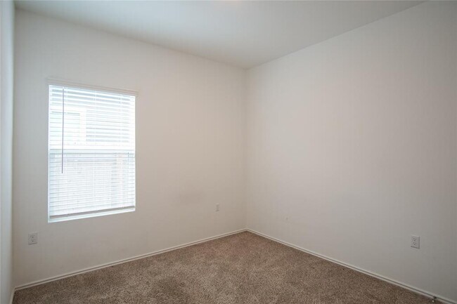 Building Photo - 14201 Lyndora Ln