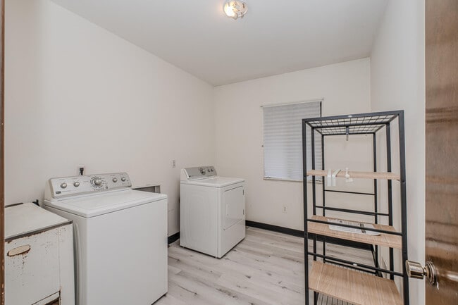 Building Photo - 22745 Wrexford Dr