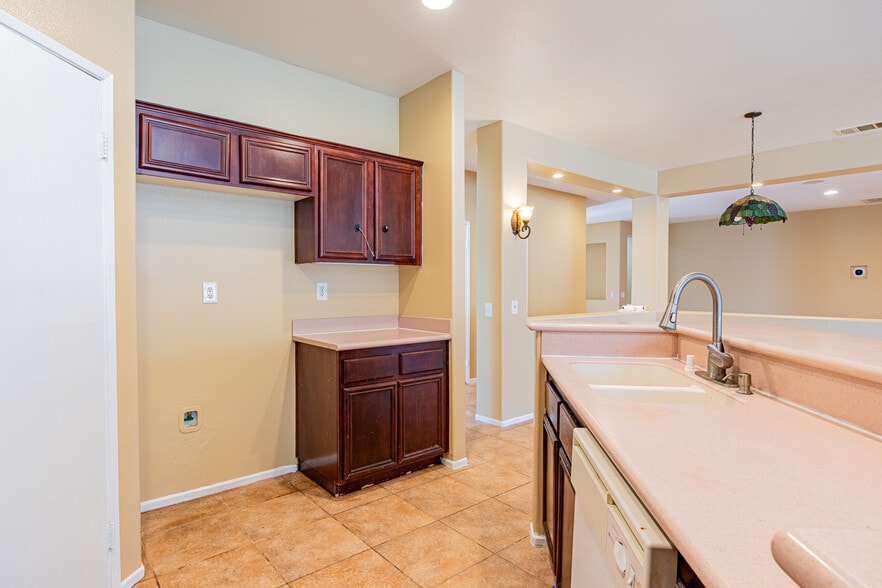 Building Photo - 64310 Appalachian St