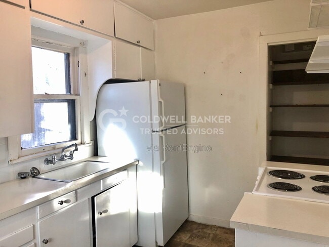 Building Photo - 2612 27th St