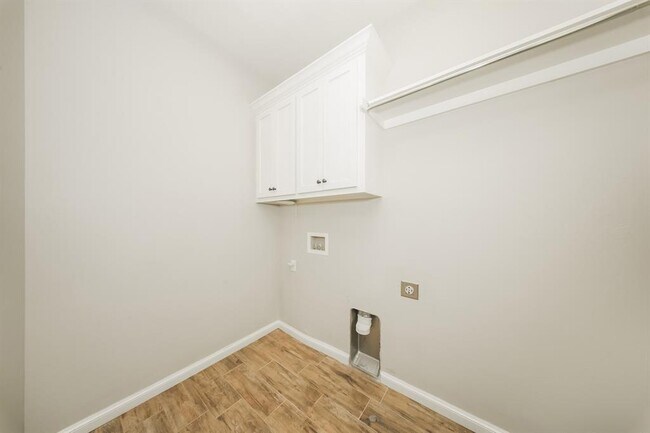 Building Photo - 2517 SE 38th St