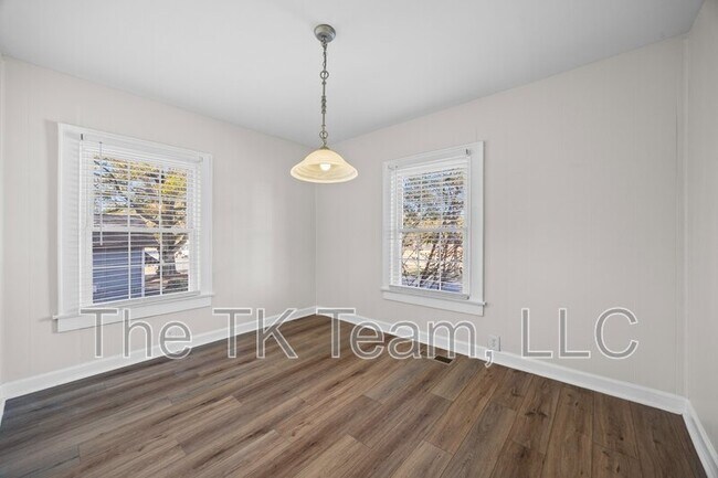 Building Photo - 807 N Morris St