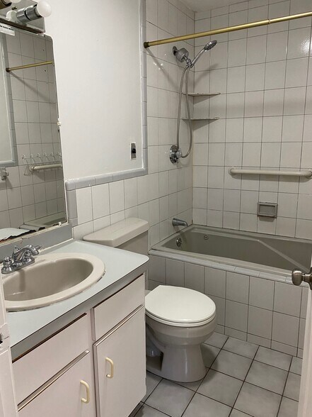 Building Photo - 15 Wave Ave