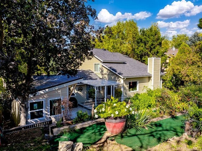 Building Photo - Cozy Hillside Boise Beauty Available 1/1/26!
