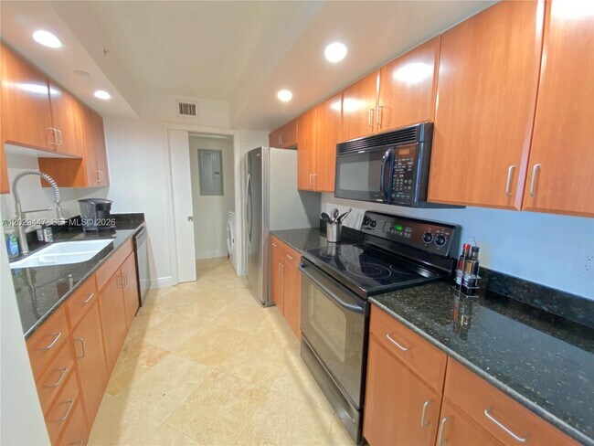 Building Photo - 6917 Collins Ave