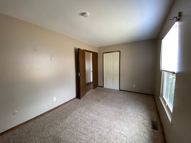 Building Photo - Great Ranch House next to a Park and Publi...