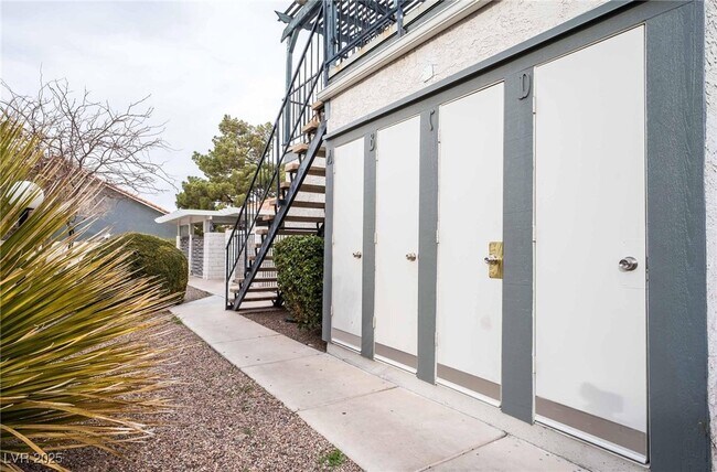 Building Photo - 1133 Willow Tree Dr