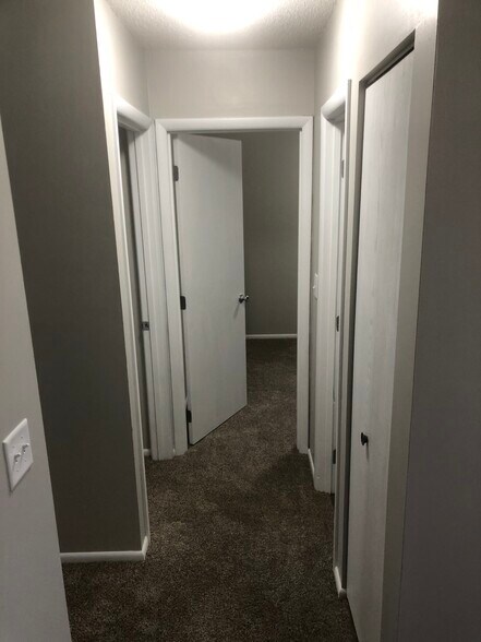 Hallway Pic 2 - 580 Maple St