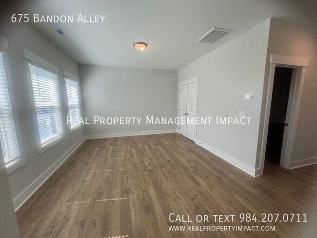Building Photo - 675 Bandon Aly