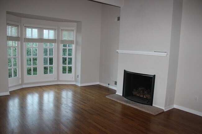 Building Photo - 5309 Ellsworth Ave