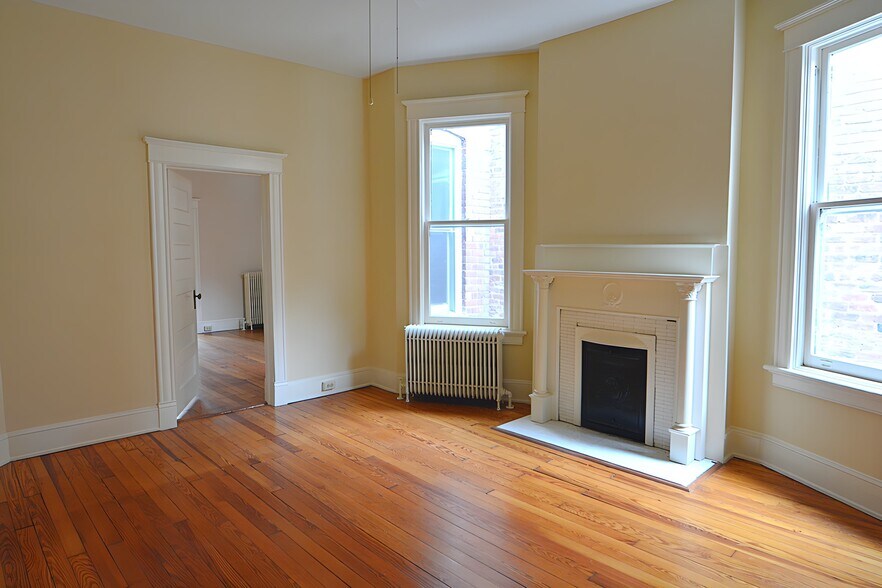 Building Photo - 2025 Grove Ave