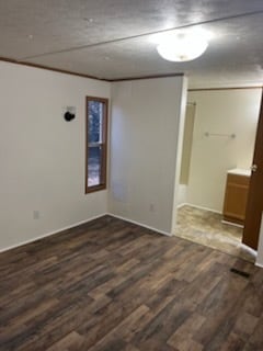 Building Photo - L-4