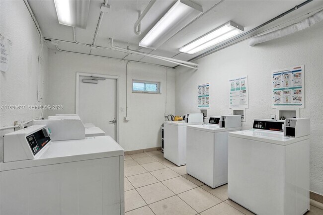 Building Photo - 924 SE 2nd St