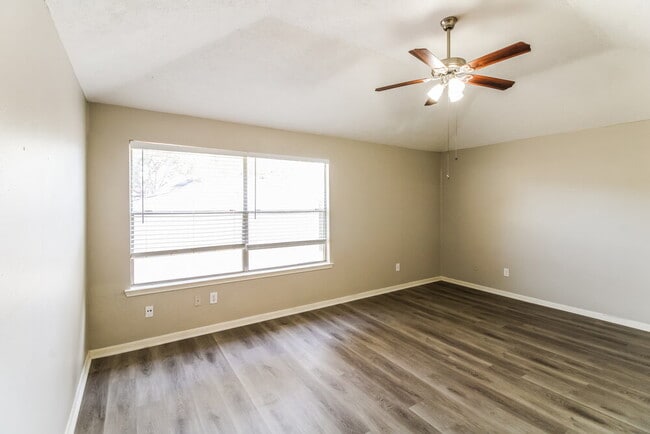 Building Photo - 3217 Lee Cir