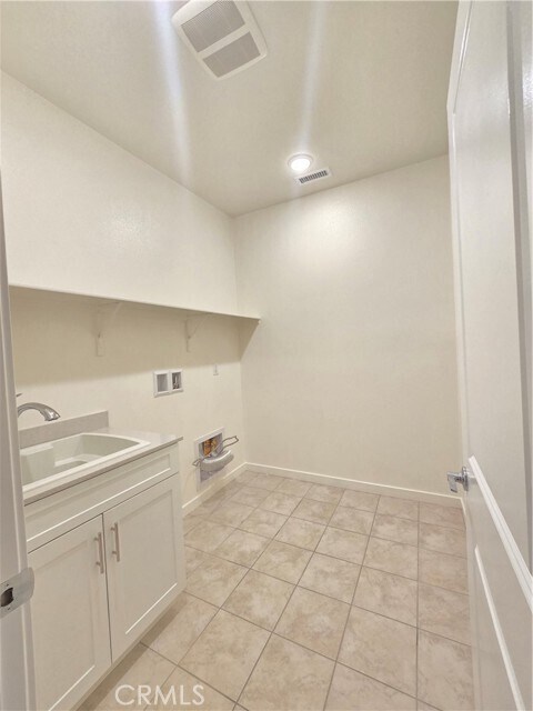 Building Photo - 2679 E Penelope Ln
