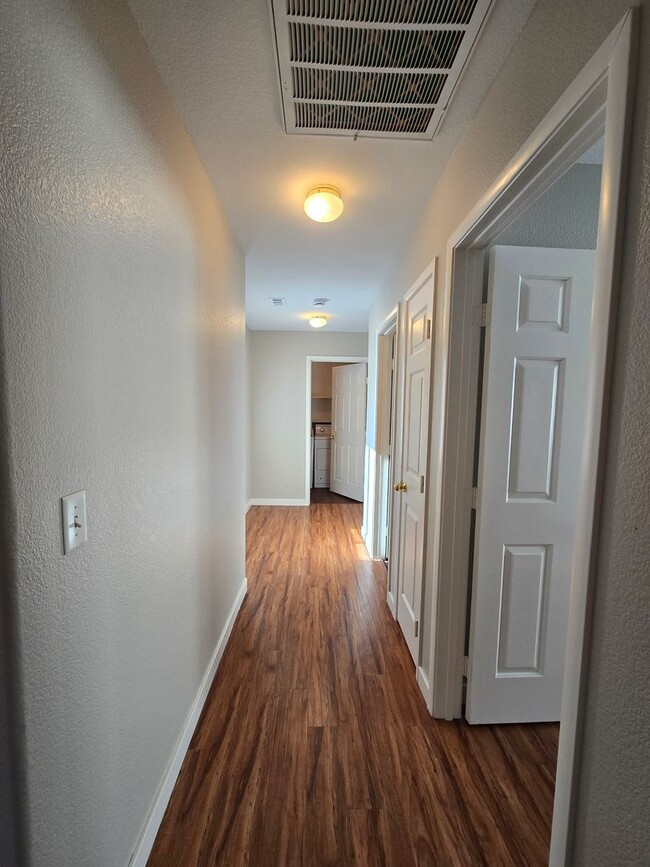 Building Photo - A Fabulous 4 Bedroom Home in N.Las Vegas 1 Bedroom Downstairs.