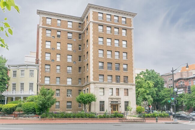 Building Photo - Charming Logan Circle Condo | Studio | 1 Bath | 450 Sf